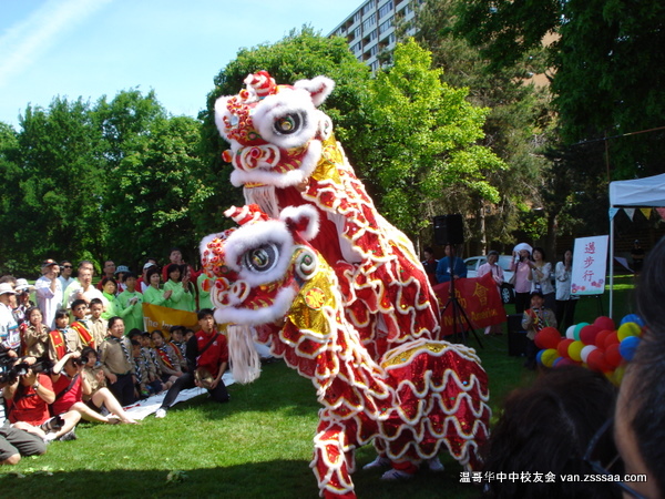 中国舞狮为活动掀开高潮