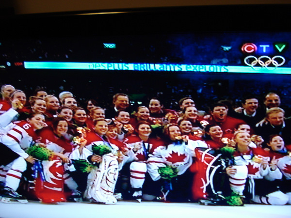 O! Canada! 女子冰球夺冠